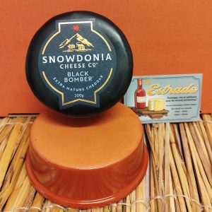 Cheddar Ciré Affiné Black Bomber 200g
